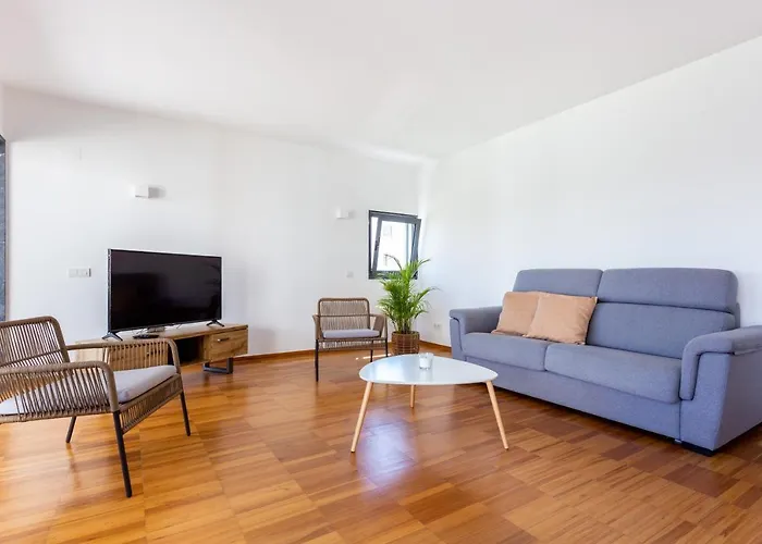Fábrica - Meia Flat T2 Apartamento *